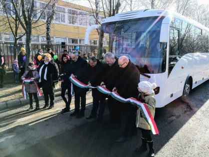 Credobus viszi iskolába a kaposvári Bárczisokat